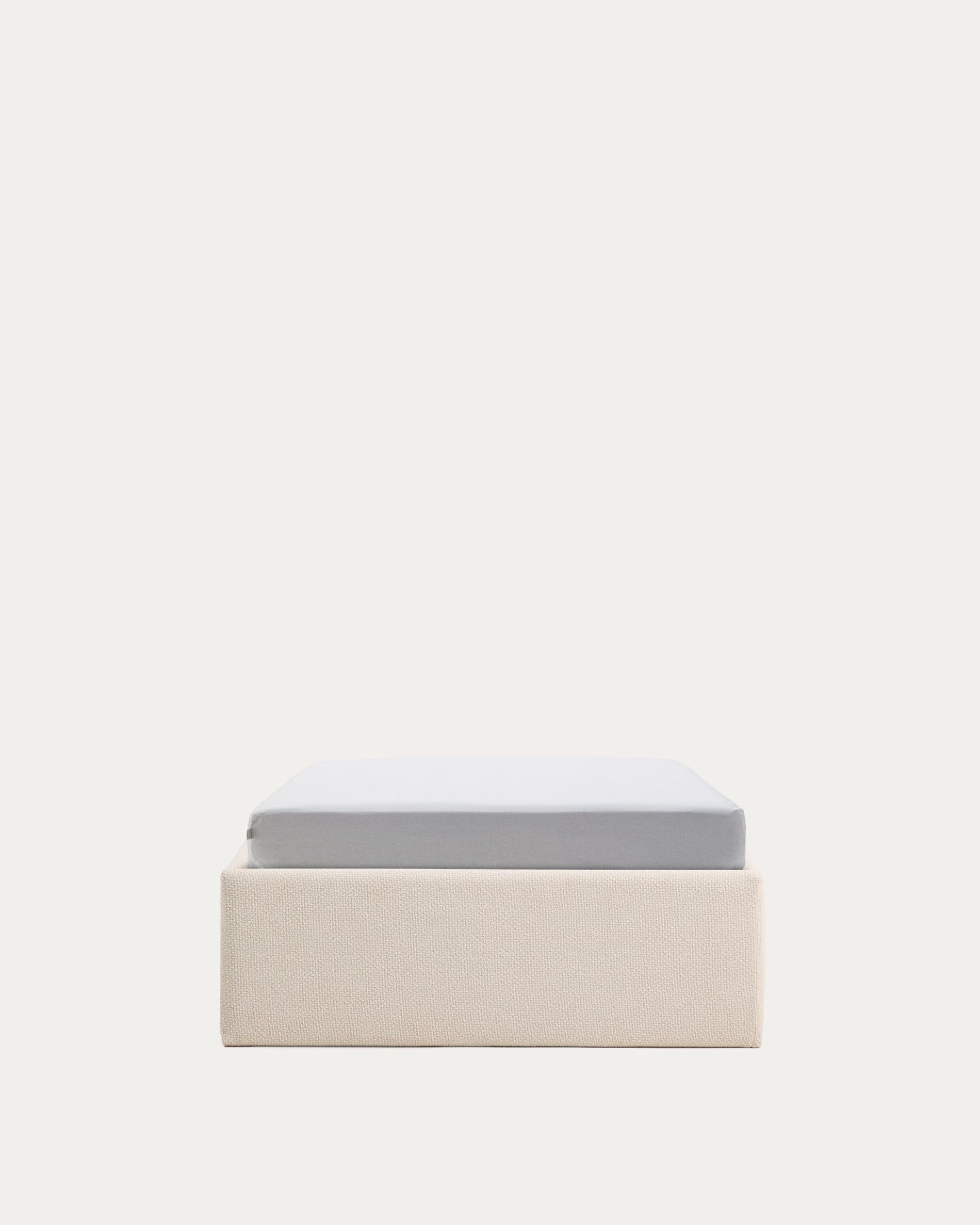 Abziehbares, seitlich aufklappbares Bett mit Stauraum Nelzi für Matratzengröße 90 x 200 cm in ecrufarbener Chenille, 100 % FSC in Ecru präsentiert im Onlineshop von KAQTU Design AG. Bett ist von Kave Home