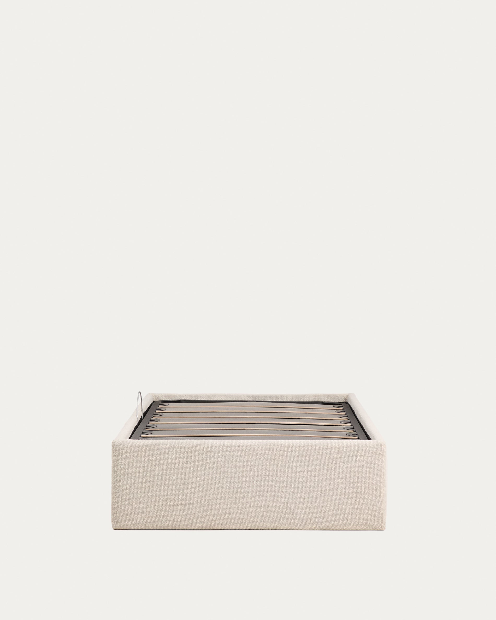 Abziehbares, seitlich aufklappbares Bett mit Stauraum Nelzi für Matratzengröße 90 x 200 cm in ecrufarbener Chenille, 100 % FSC in Ecru präsentiert im Onlineshop von KAQTU Design AG. Bett ist von Kave Home