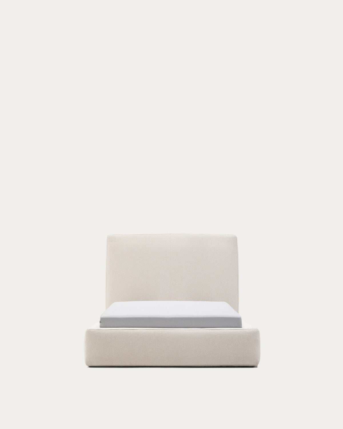 Abziehbares Bett Blok écru für eine 90 x 200 cm grosse Matratze FSC Mix Credit in Ecru präsentiert im Onlineshop von KAQTU Design AG. Bett ist von Kave Home