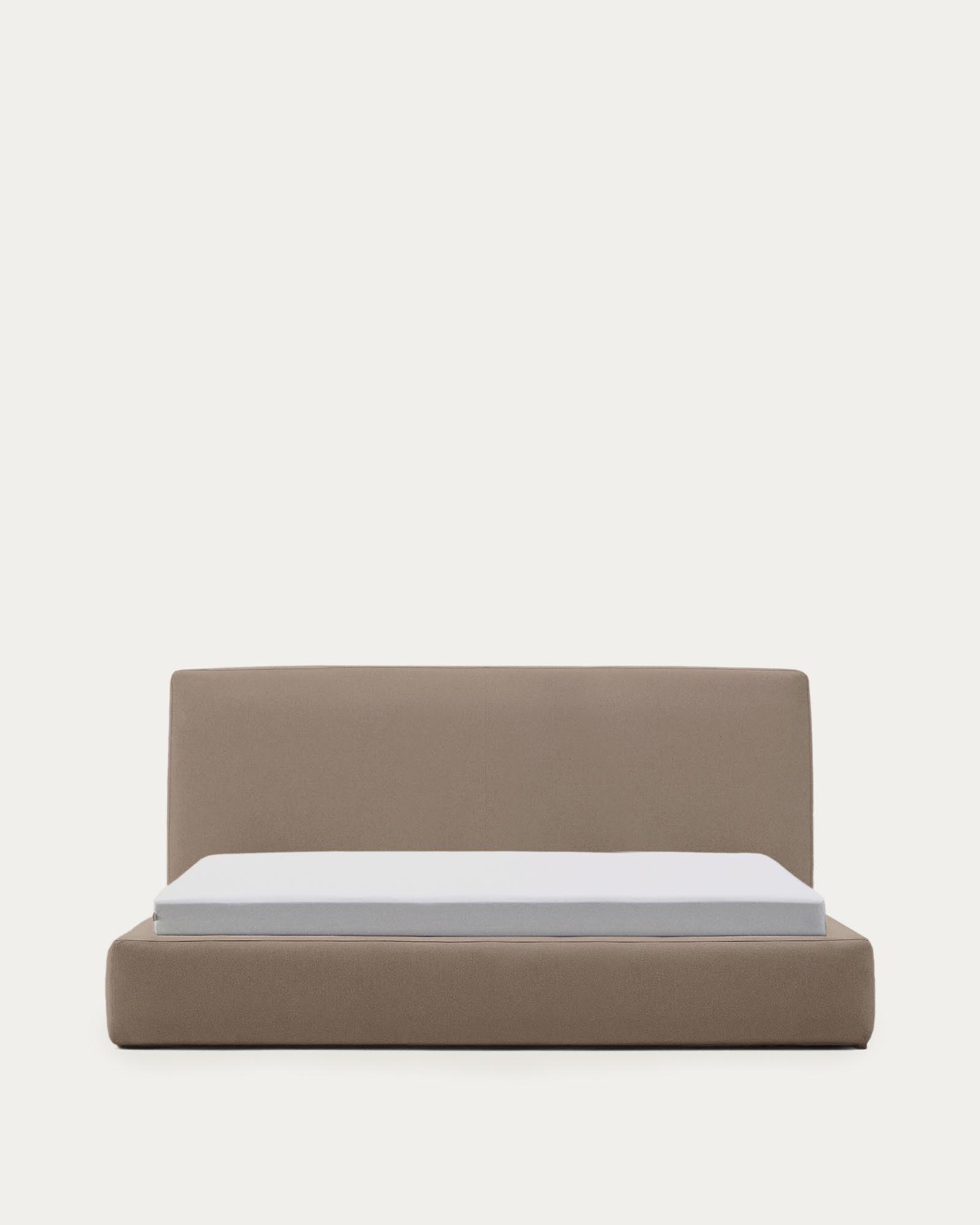 Abziehbares Bett Blok in Braun für Matratzengrösse 180 x 200 cm, FSC Mix Credit in Hellbraun präsentiert im Onlineshop von KAQTU Design AG. Bett ist von Kave Home