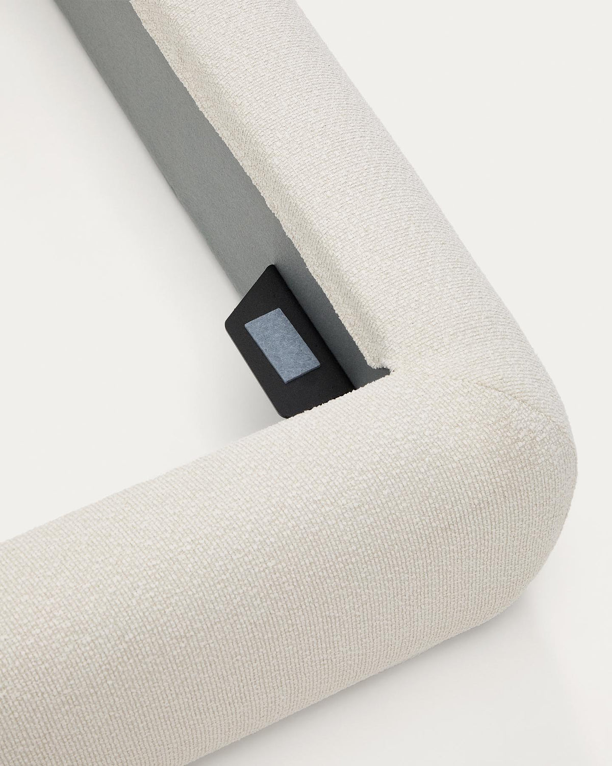 Abziehbares Bett Martina mit ecrufarbener Chenille für Matratzengrösse 90 x 200 cm FSC Mix Credit in Ecru präsentiert im Onlineshop von KAQTU Design AG. Bett ist von Kave Home