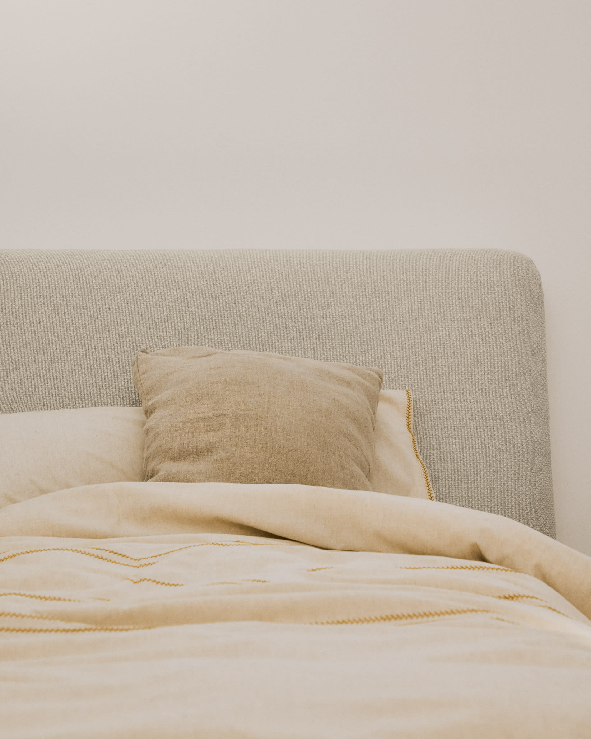Abziehbares Bett Martina mit ecrufarbener Chenille für Matratzengröße 90 x 200 cm in  präsentiert im Onlineshop von KAQTU Design AG. Bett ist von Kave Home