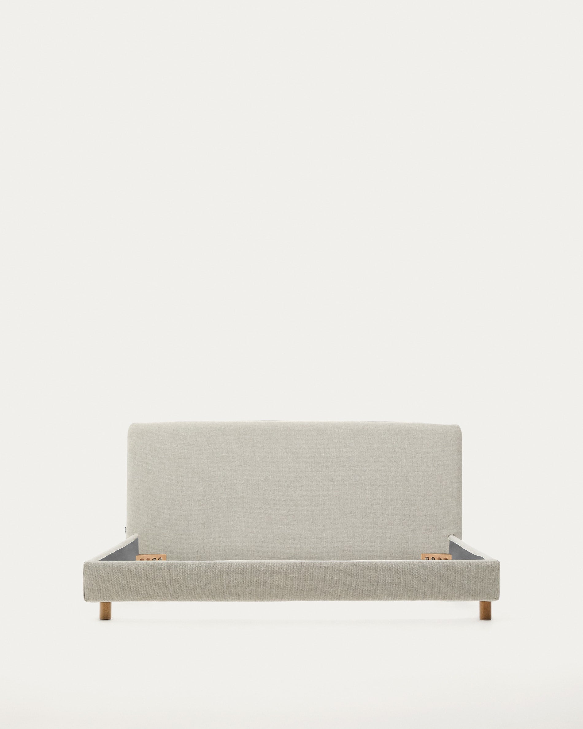 Eleganter Bettüberzug aus perlfarbener Chenille, passend für das Bett Valma mit 160x200 cm Matratze, von Kave Home.