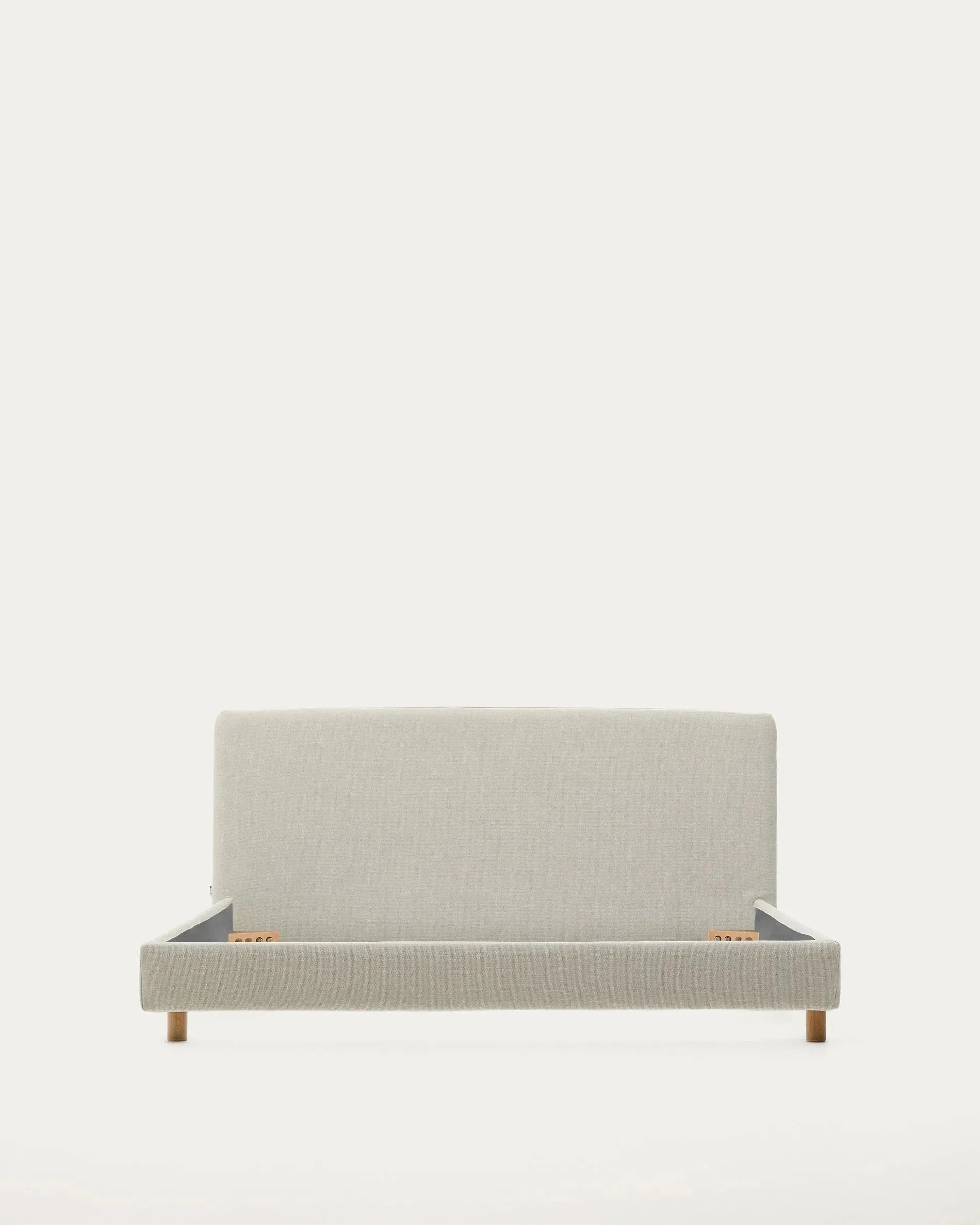 Eleganter Bettüberzug aus perlfarbener Chenille für das Valma-Bett, 160x200 cm, vereint Luxus und Funktionalität.