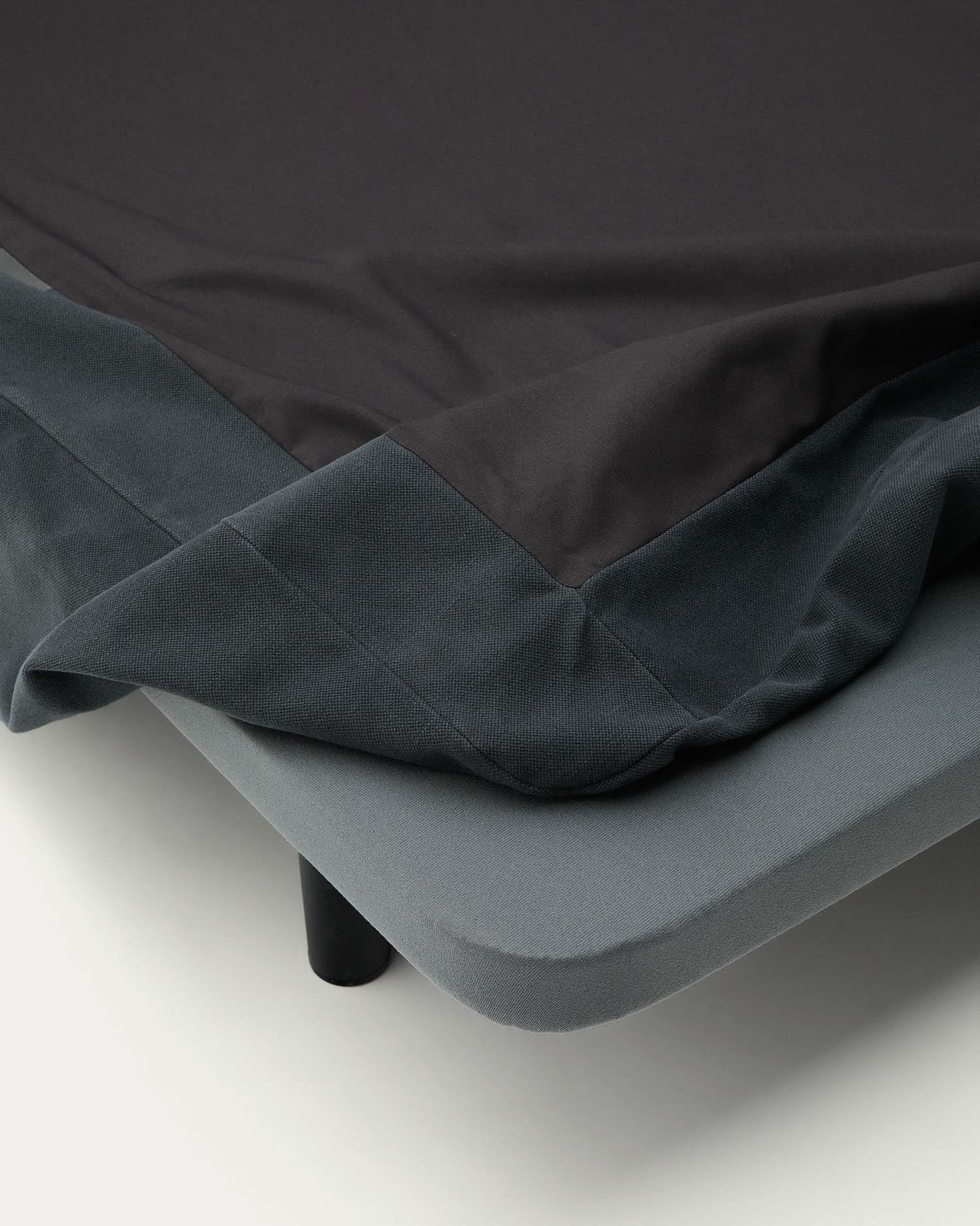 Elegantes Bett Jaira in Anthrazitgrau, abnehmbarer Leinen-Baumwoll-Bezug, passend für 150x190 cm Matratzen, von Kave Home.