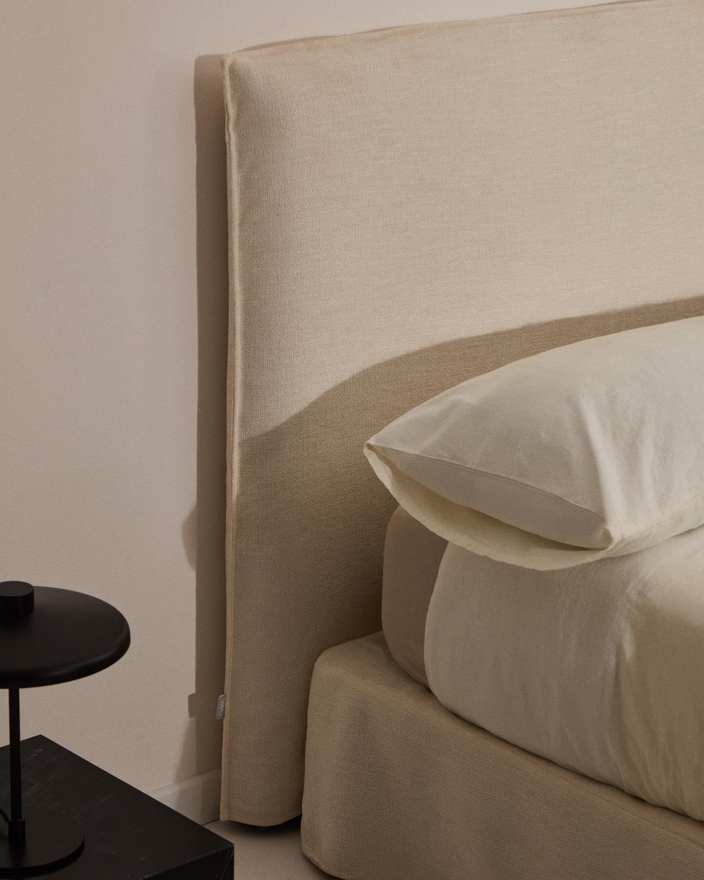 Abziehbares Bett Jaira in weißer Chenille für Matratzengröße 160 x 200 cm, FSC Mix Credit in  präsentiert im Onlineshop von KAQTU Design AG. Bett ist von Kave Home