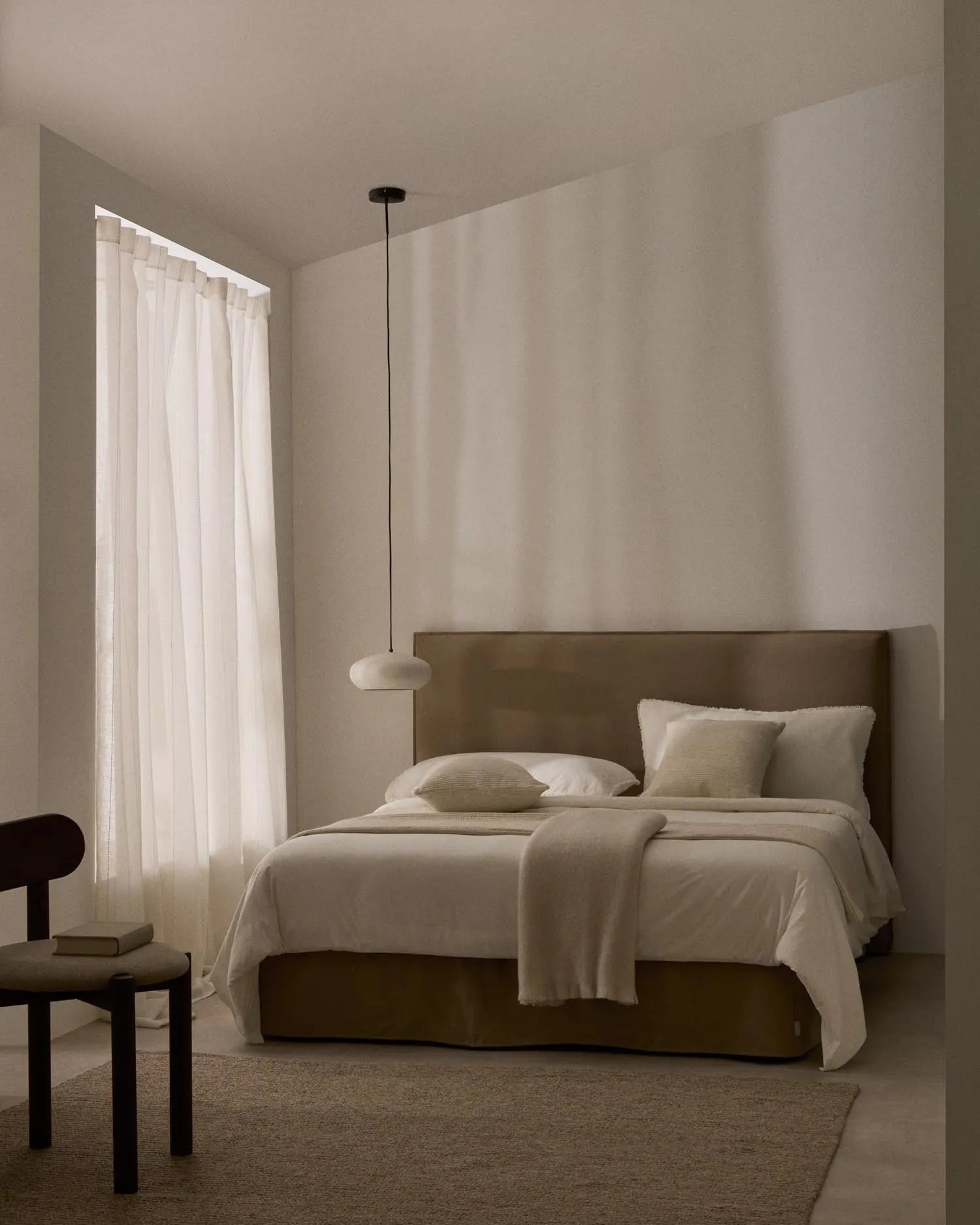 Bett mit abnehmbarem Bezug Jaira aus Leinen und Baumwolle taupe für eine Matratze von 180 x 200 cm FSC Mix Credit in Taupe präsentiert im Onlineshop von KAQTU Design AG. Bett ist von Kave Home