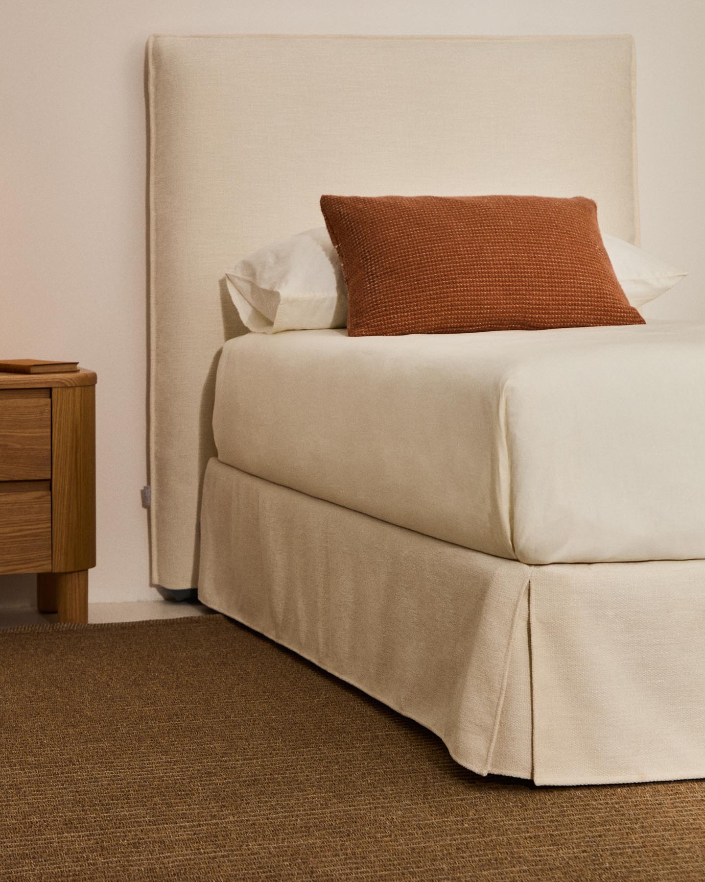 Abziehbarer Bettrahmen Jaira in weißer Chenille für Matratzengröße 90 x 200 cm in  präsentiert im Onlineshop von KAQTU Design AG. Bett ist von Kave Home