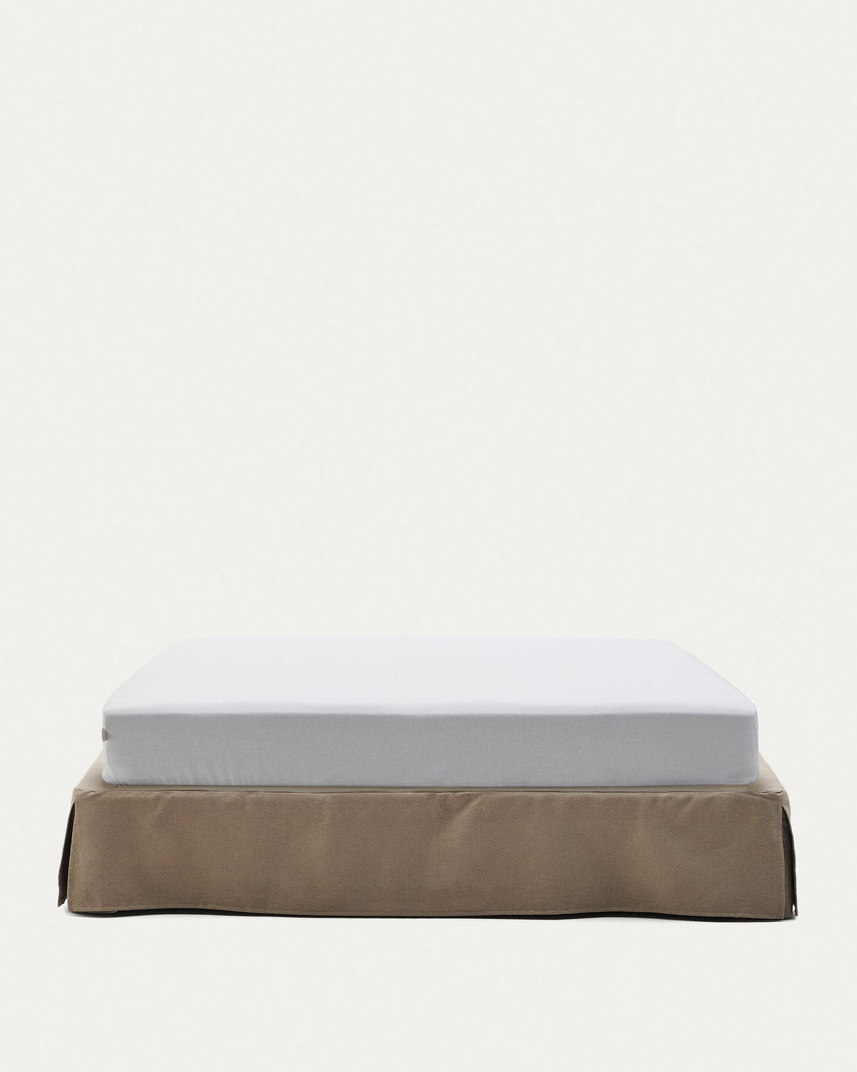 Bettgestell mit abnehmbarem Bezug Jaira aus Leinen und Baumwolle taupe für eine Matratze von 180 x 200 cm in Taupe präsentiert im Onlineshop von KAQTU Design AG. Bett ist von Kave Home