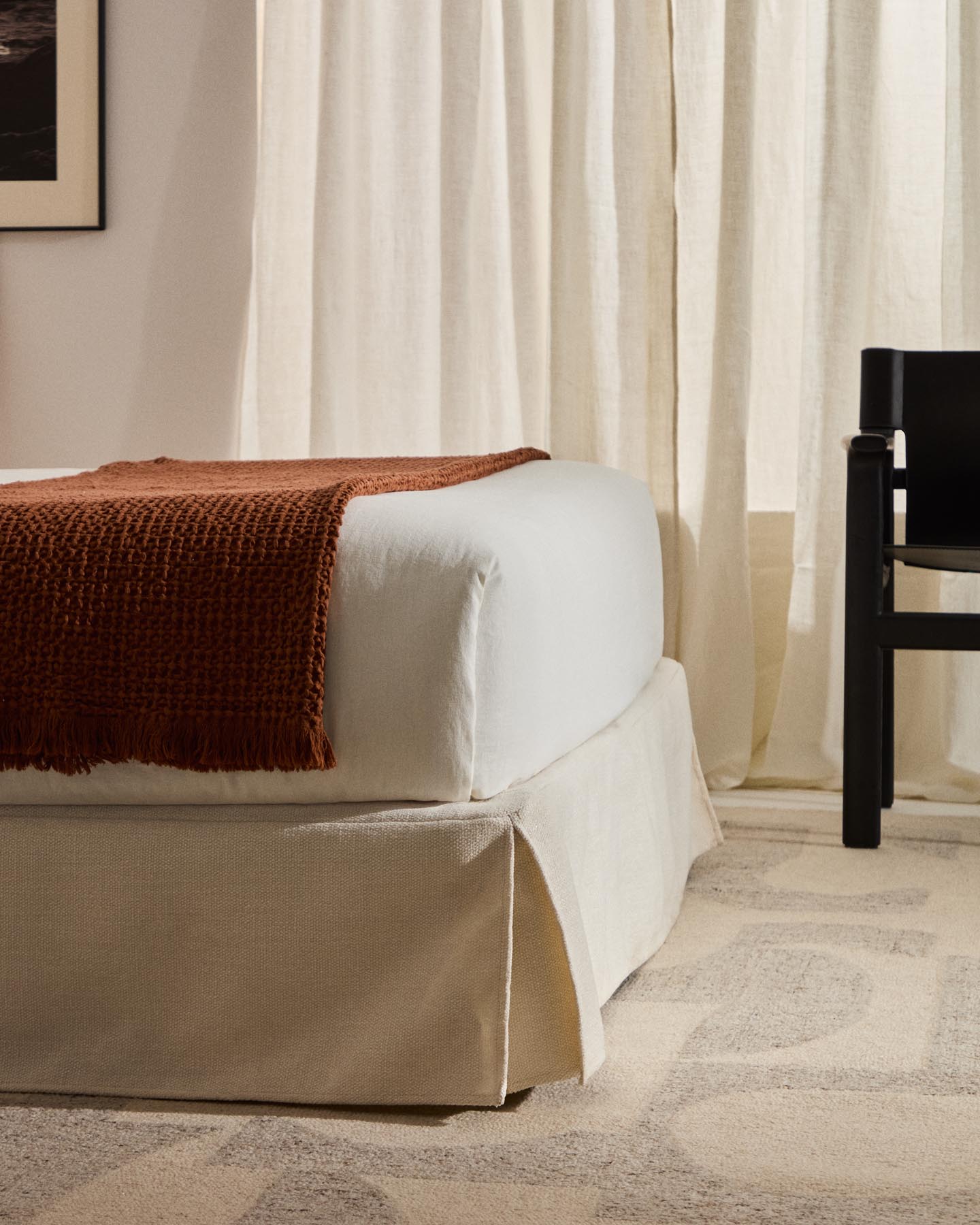 Abziehbarer Bettrahmen Jaira in weißer Chenille für Matratzengröße 180 x 200 cm in  präsentiert im Onlineshop von KAQTU Design AG. Bett ist von Kave Home