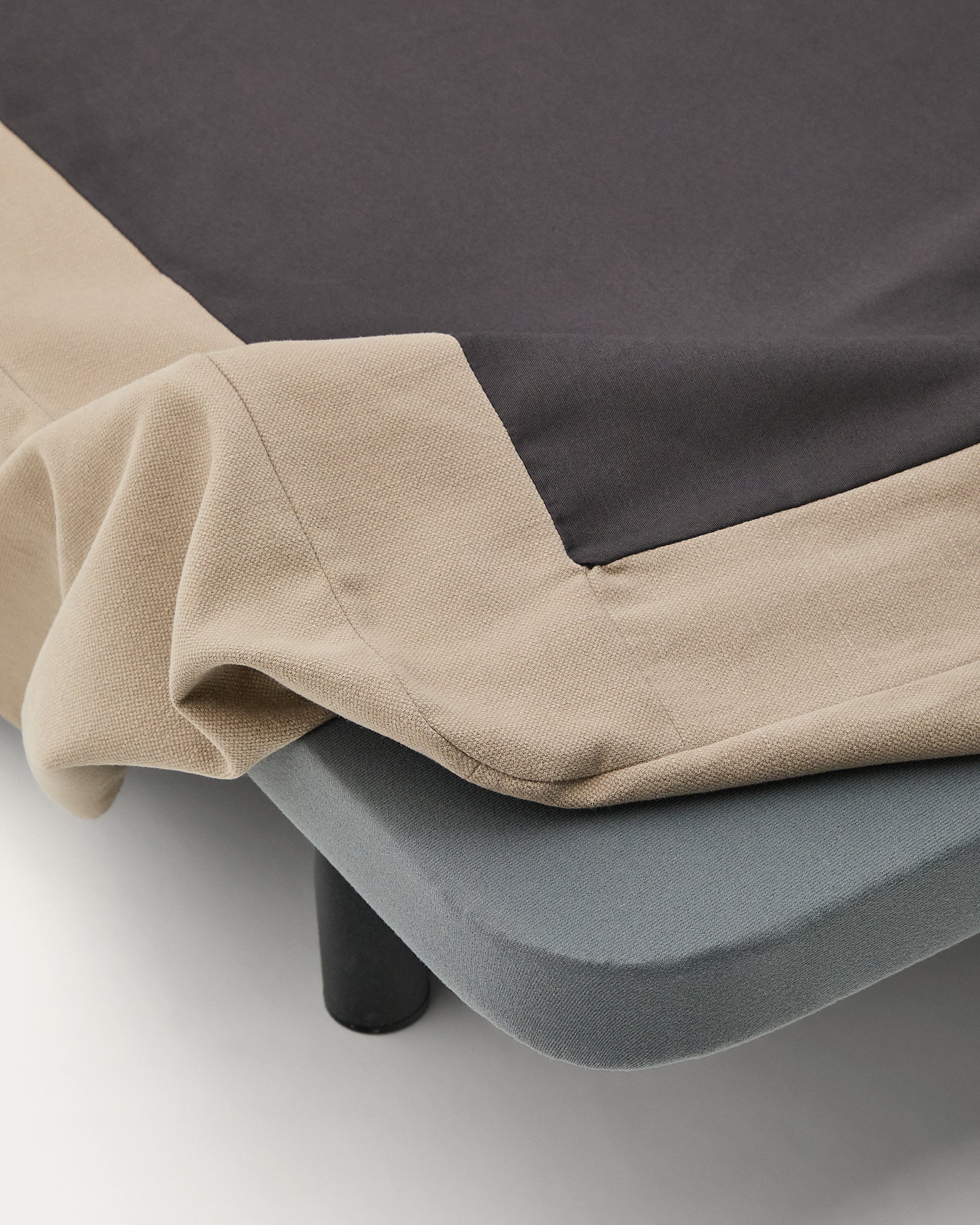 Bezug für Bettgestell Jaira aus Leinen und Baumwolle taupe für eine Matratze von 90 x 200 cm in Taupe präsentiert im Onlineshop von KAQTU Design AG. Zubehör Bett ist von Kave Home