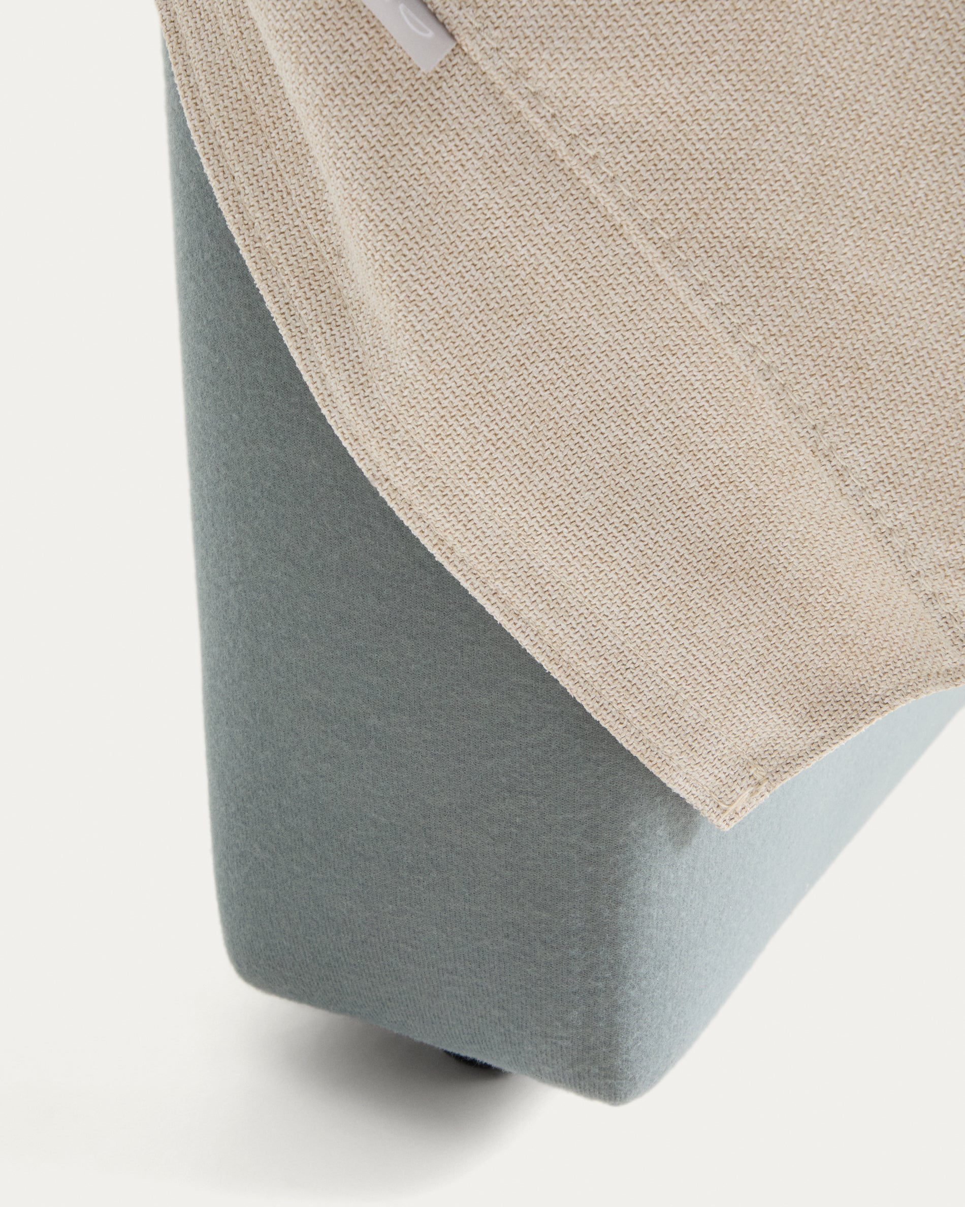 Abziehbares Kopfteil Blok in Ecru für Betten bis 160 cm in Ecru präsentiert im Onlineshop von KAQTU Design AG. Kopfteile ist von Kave Home