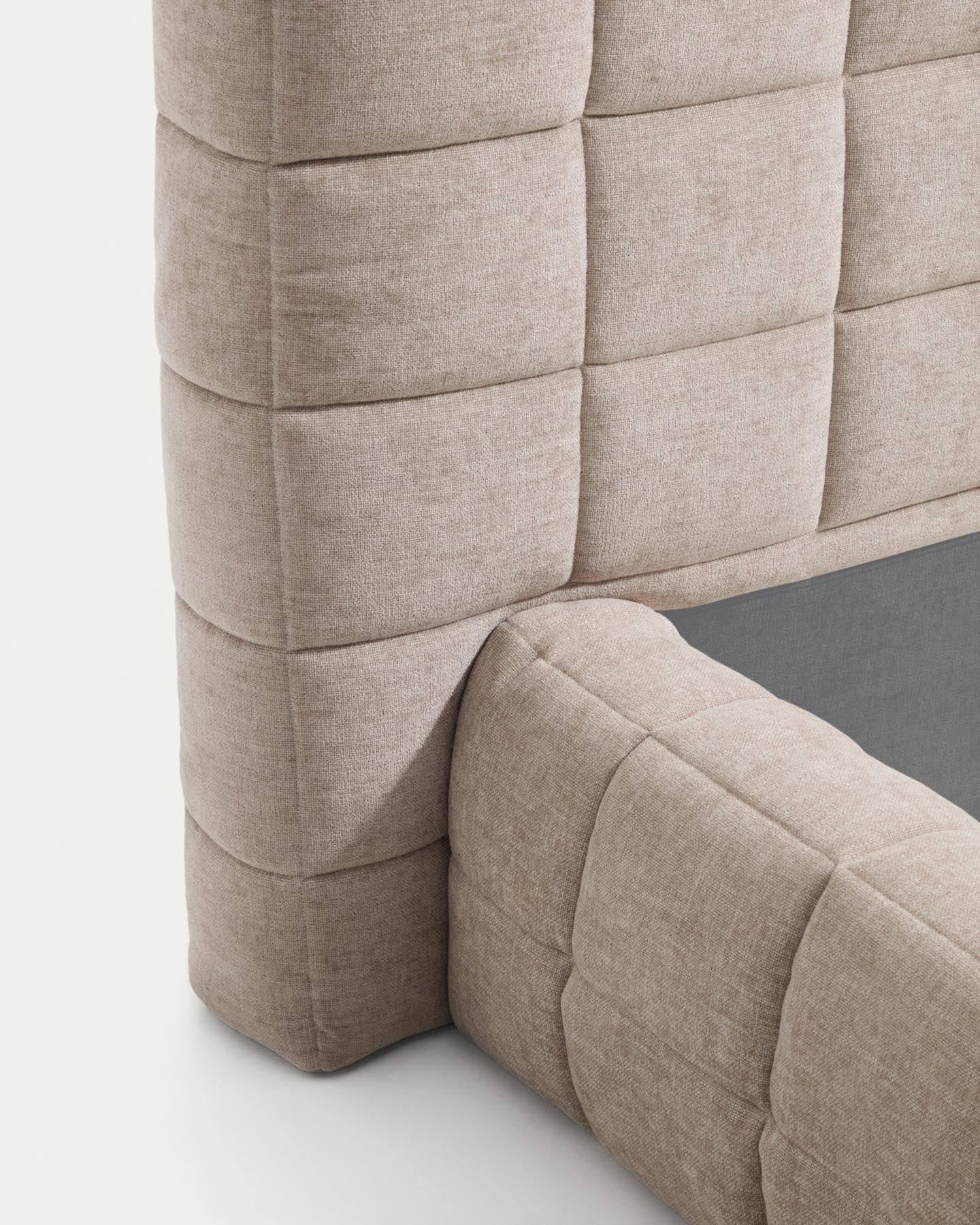 Abziehbares Bett Luiana aus beigefarbener Chenille für Matratzengrösse 160 x 200 cm in Beige präsentiert im Onlineshop von KAQTU Design AG. Bett ist von Kave Home