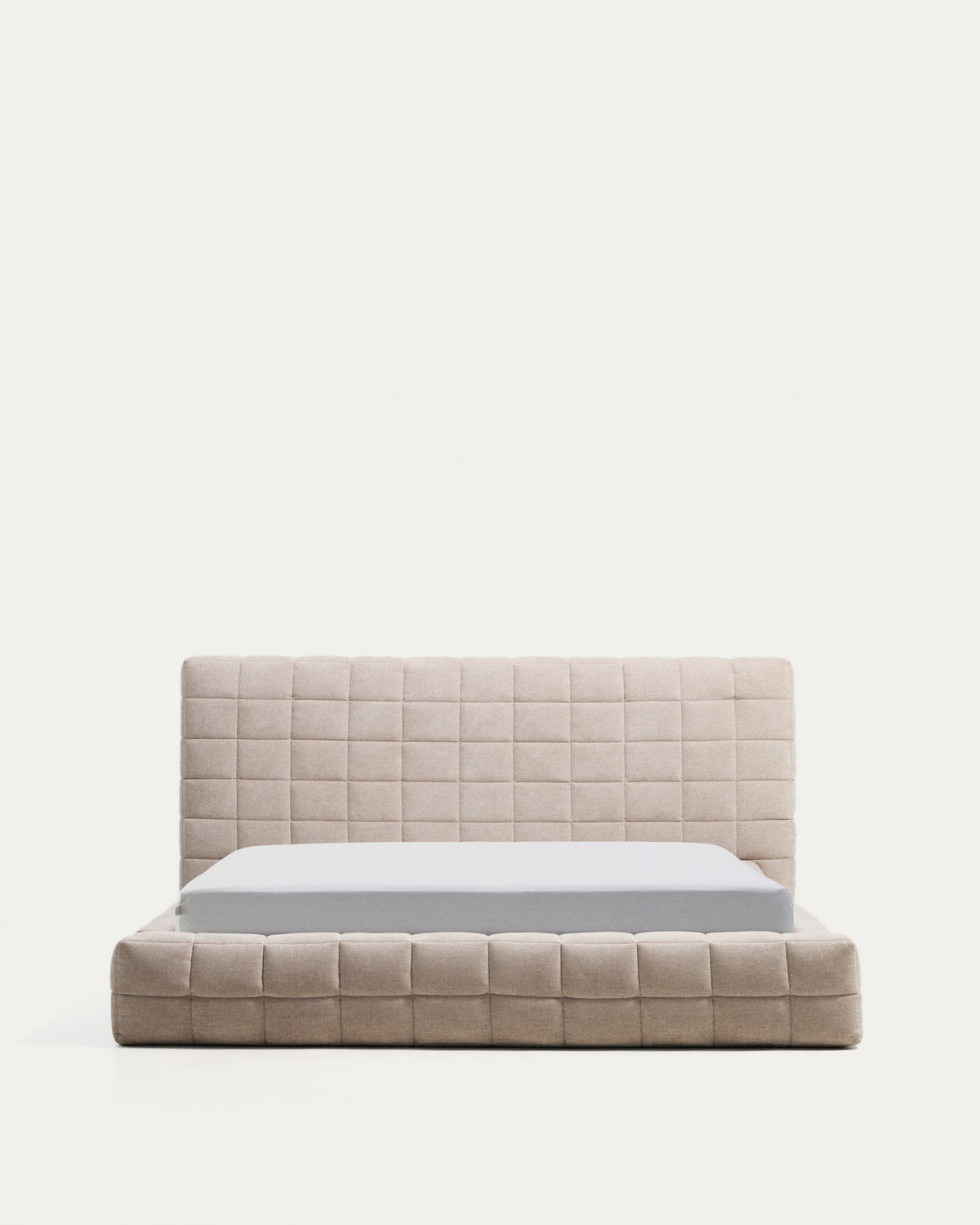 Abziehbares Bett Luiana aus beigefarbener Chenille für Matratzengrösse 180 x 200 cm in Beige präsentiert im Onlineshop von KAQTU Design AG. Bett ist von Kave Home