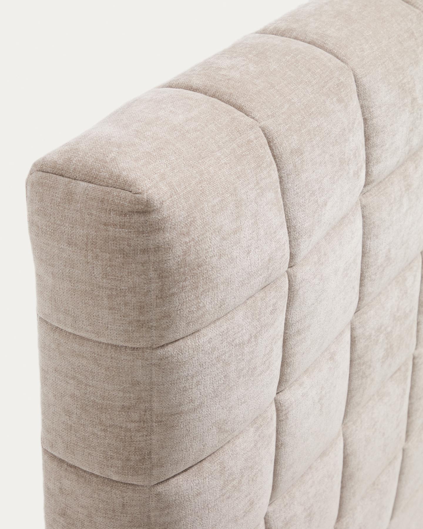 Abziehbares Bett Luiana aus beigefarbener Chenille für Matratzengrösse 180 x 200 cm in Beige präsentiert im Onlineshop von KAQTU Design AG. Bett ist von Kave Home