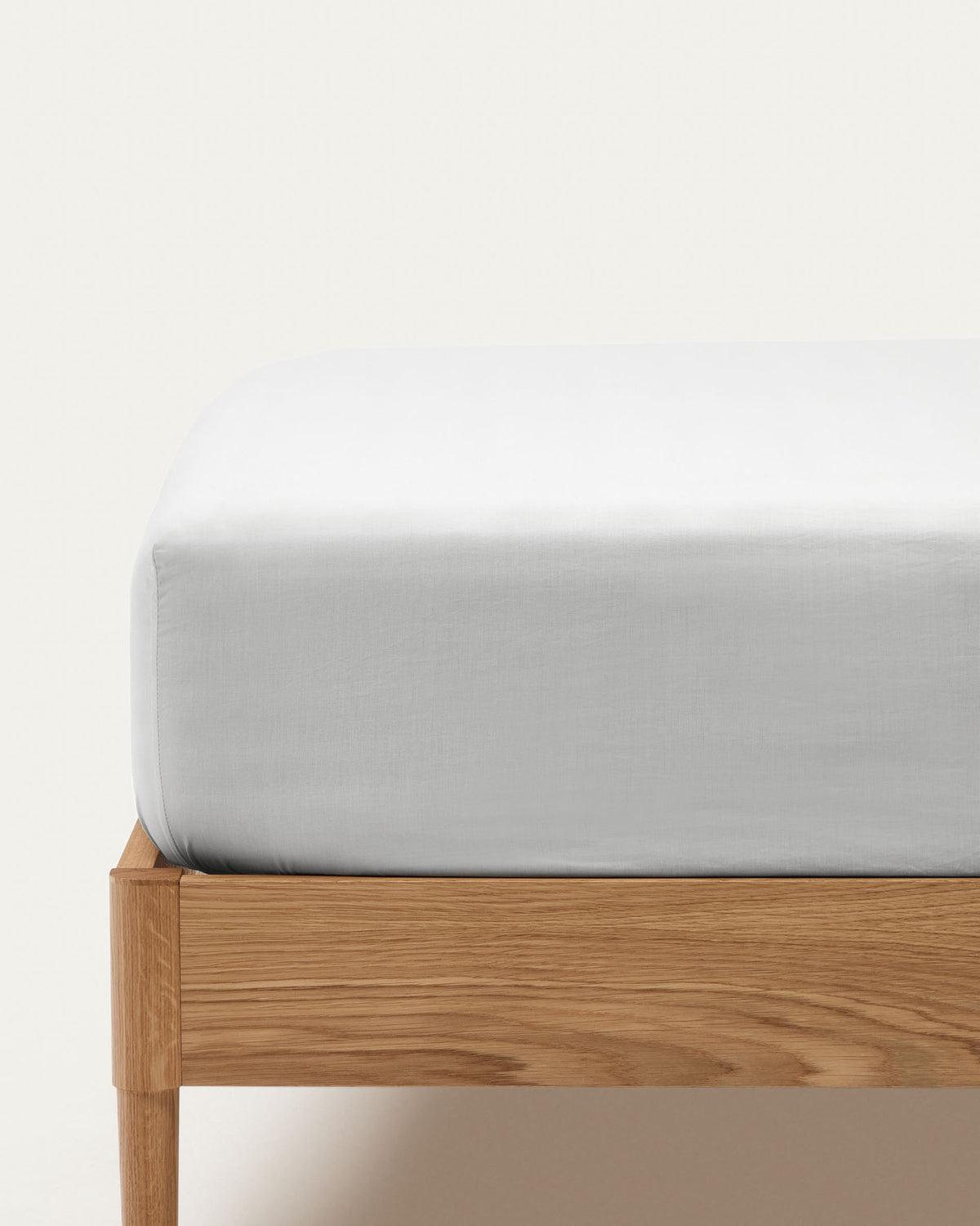 Teia Bettlaken 100% Baumwollperkal Fadenzahl 180 in Weiss 180 x 200 cm in Weiss präsentiert im Onlineshop von KAQTU Design AG. Fixleintuch ist von Kave Home