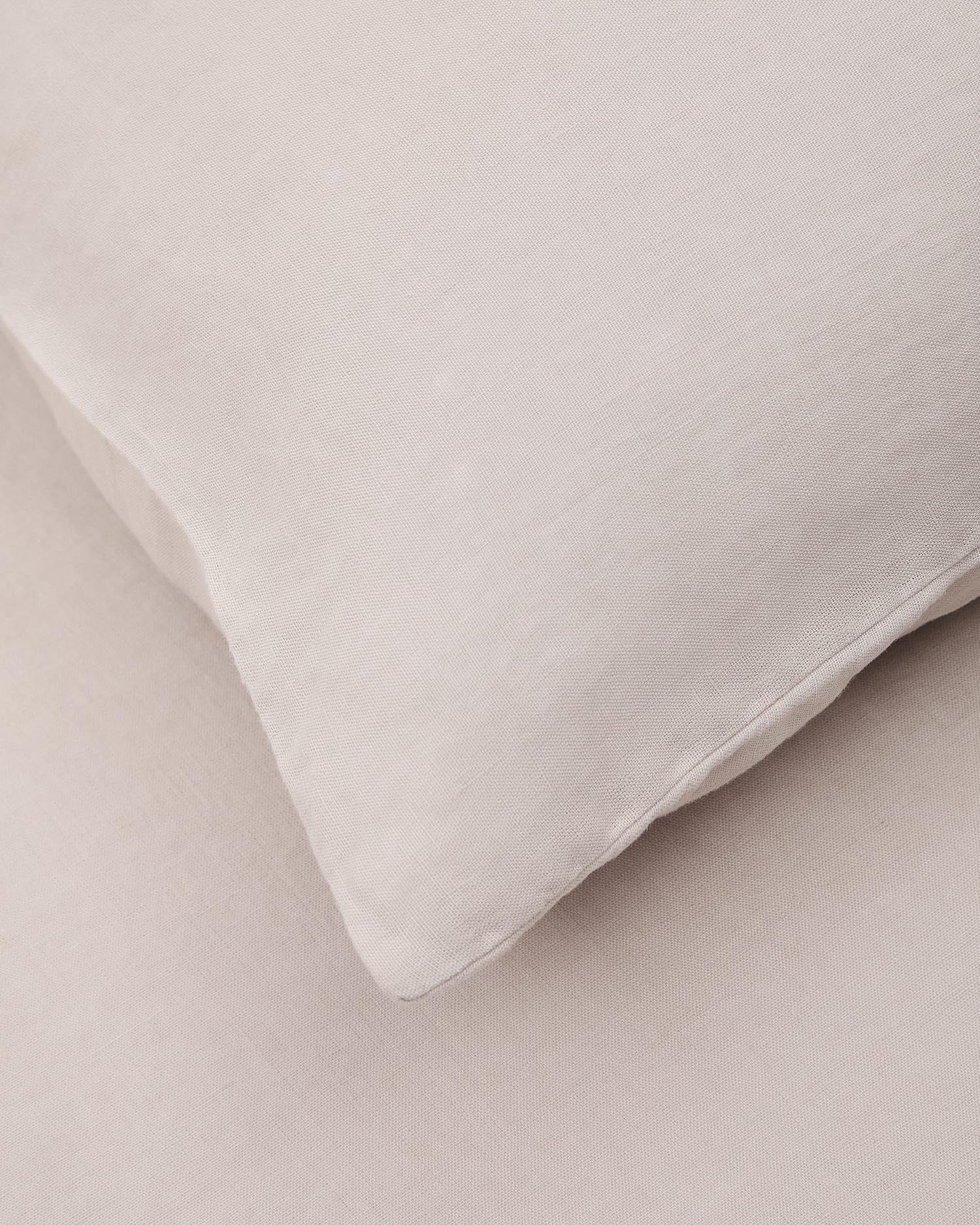 Elegante Simmel Bezüge aus Baumwolle und Leinen in Grau, ideal für 150 cm Betten. Genießen Sie Komfort und Stil für Ihr Schlafzimmer.
