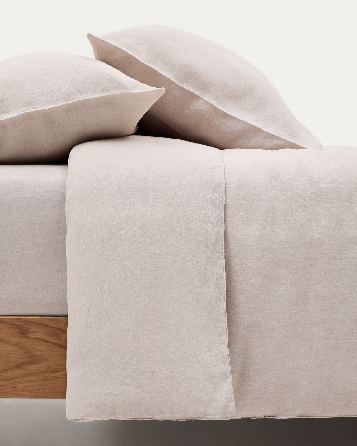 Set Simmel Bezüge für Bettdecke und Kopfkissen aus Leinenmischung Farbe grau für Bett von 180 cm in Steinfarben präsentiert im Onlineshop von KAQTU Design AG. Bettwäsche ist von Kave Home