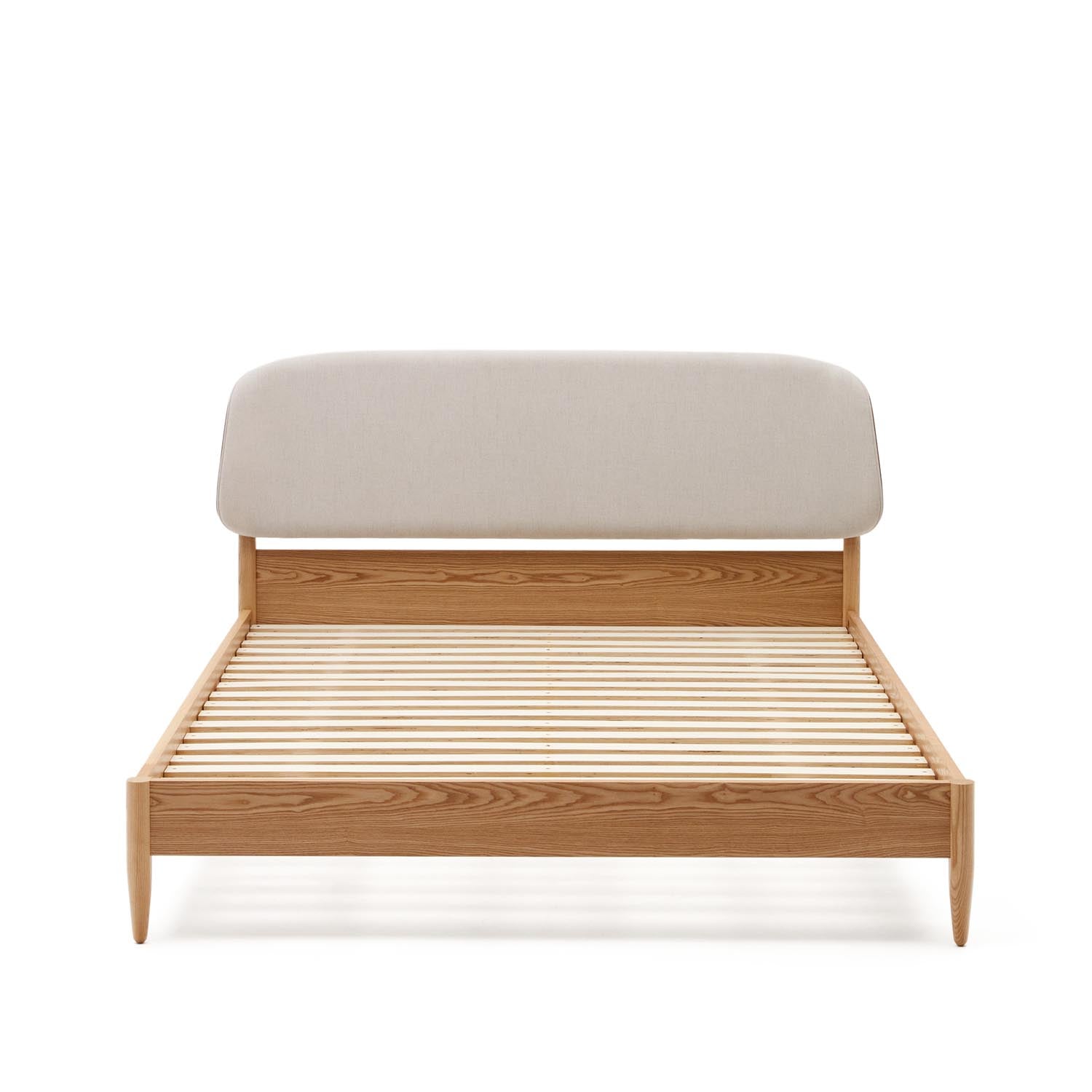 3D-Modell des Octavia Betts: Eschenfurnier, weißes Kopfteil, 180x200 cm, FSC-zertifiziert, modern und stilvoll.