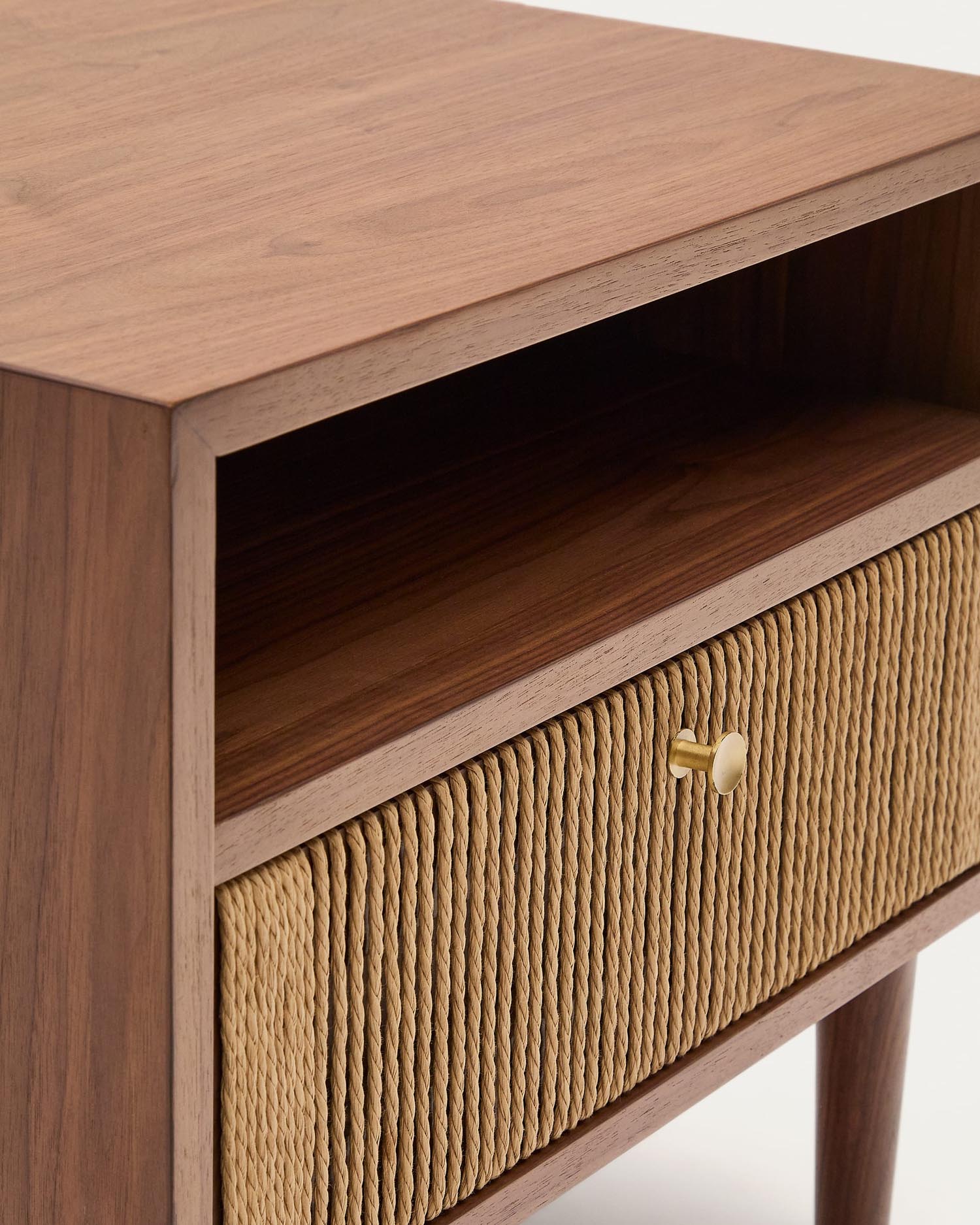 Nachttisch Elan aus Walnussholz und Furnier, mit Seilgriff, 51x45 cm, FSC-zertifiziert, stilvolles Design von Kave Home.