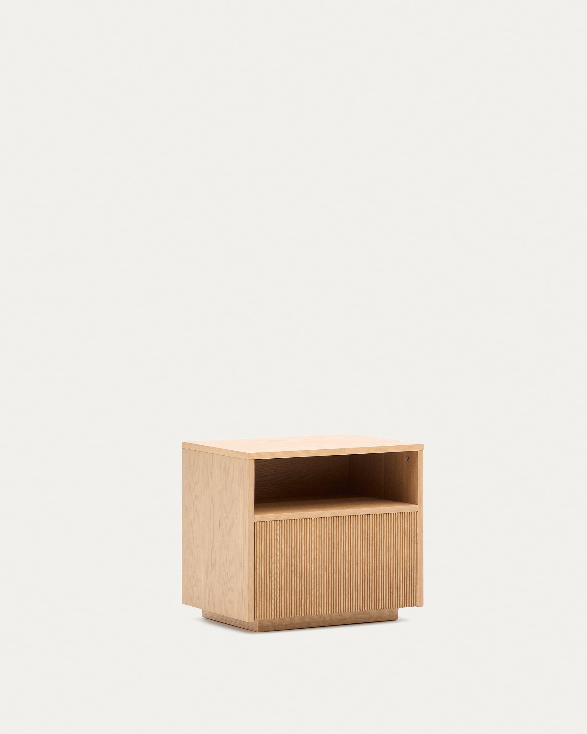 Eleganter Nachttisch aus Eichenfurnier, 60x52 cm, mit Schublade, FSC-zertifiziert, von Kave Home, modern und umweltfreundlich.