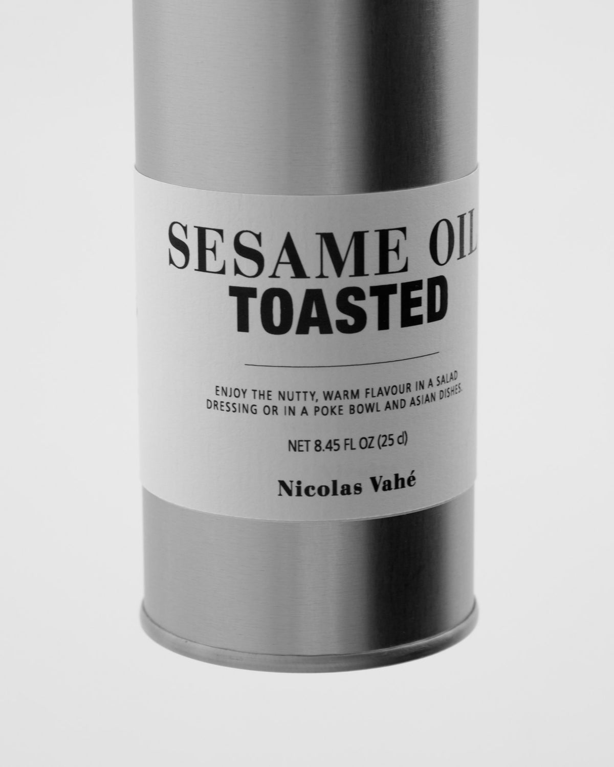 Toasted sesame oil von Nicolas Vahé, geröstetes Sesamöl in weissem Behälter