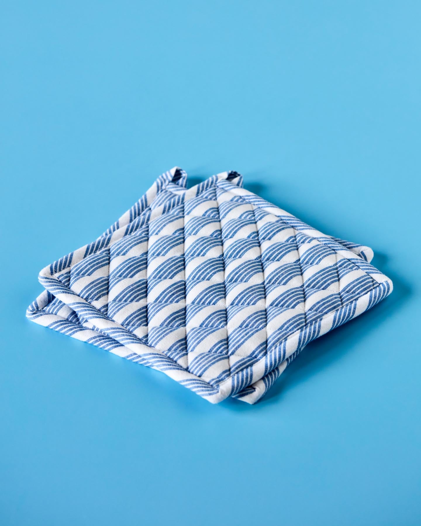 Topflappen, NVChef, Blau in Blau präsentiert im Onlineshop von KAQTU Design AG. Küchentuch ist von Nicolas Vahé
