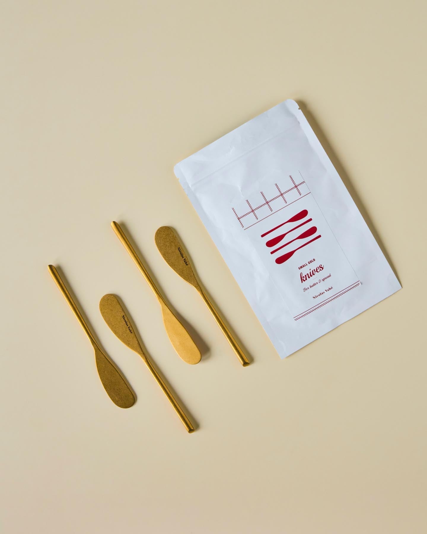 Buttermesser, NVDaily, Antikgoldenes Finish in Antikgoldenes Finish präsentiert im Onlineshop von KAQTU Design AG. Geschirr ist von Nicolas Vahé