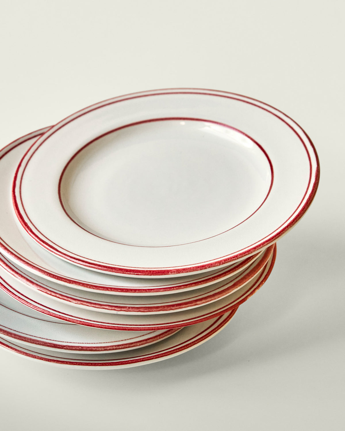 Teller, NVBistro, Rot, Weiß in Red präsentiert im Onlineshop von KAQTU Design AG. Teller ist von Nicolas Vahé