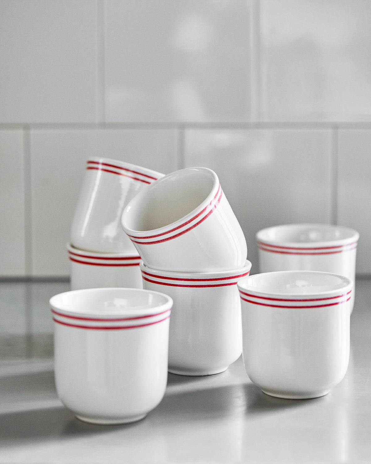 Tasse, NVBistro, Rot, Weiß in Red präsentiert im Onlineshop von KAQTU Design AG. Tasse ist von Nicolas Vahé