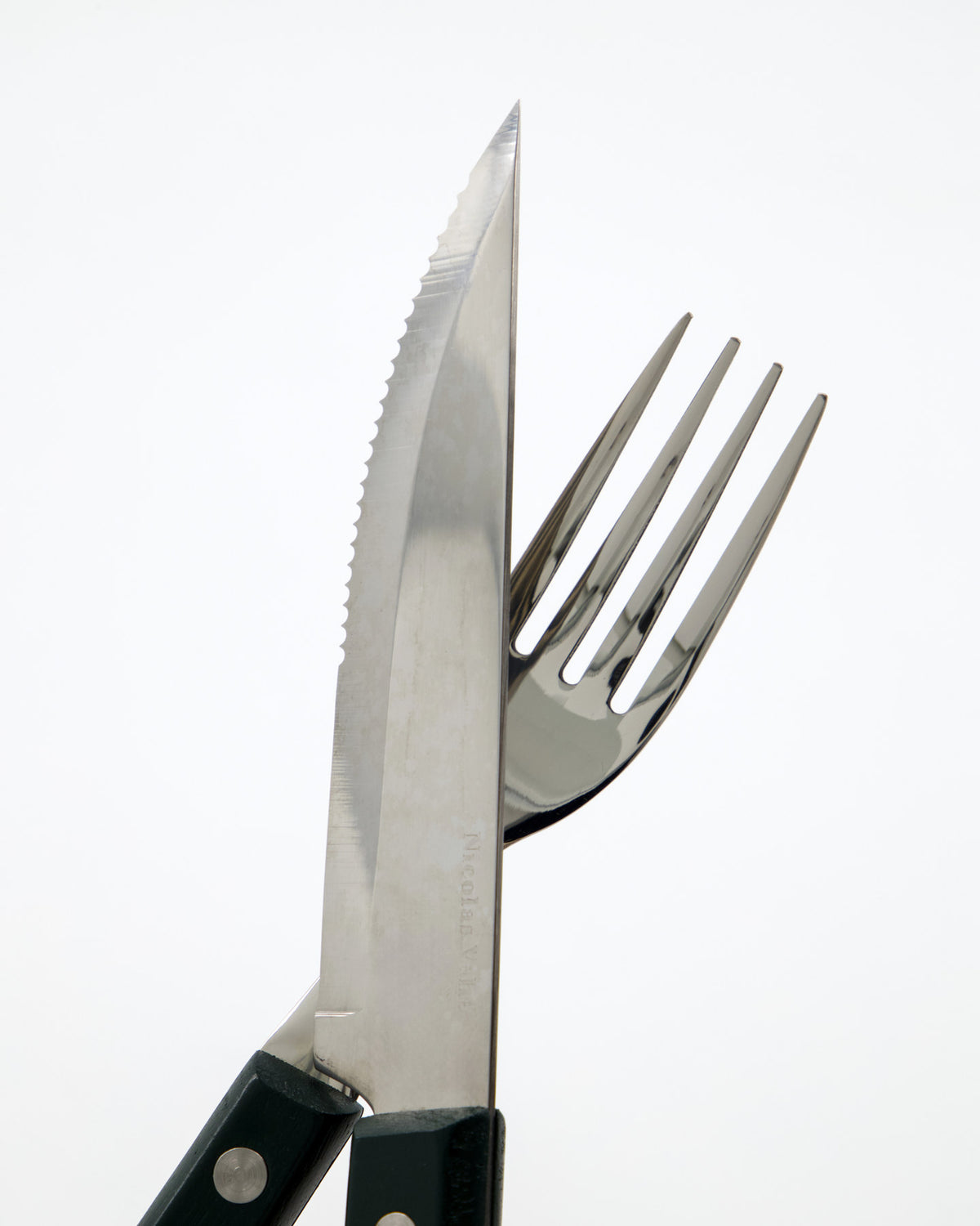 Steakmesser- und Gabelset, NVSteak, Grün in Green präsentiert im Onlineshop von KAQTU Design AG. Steakmesser ist von Nicolas Vahé