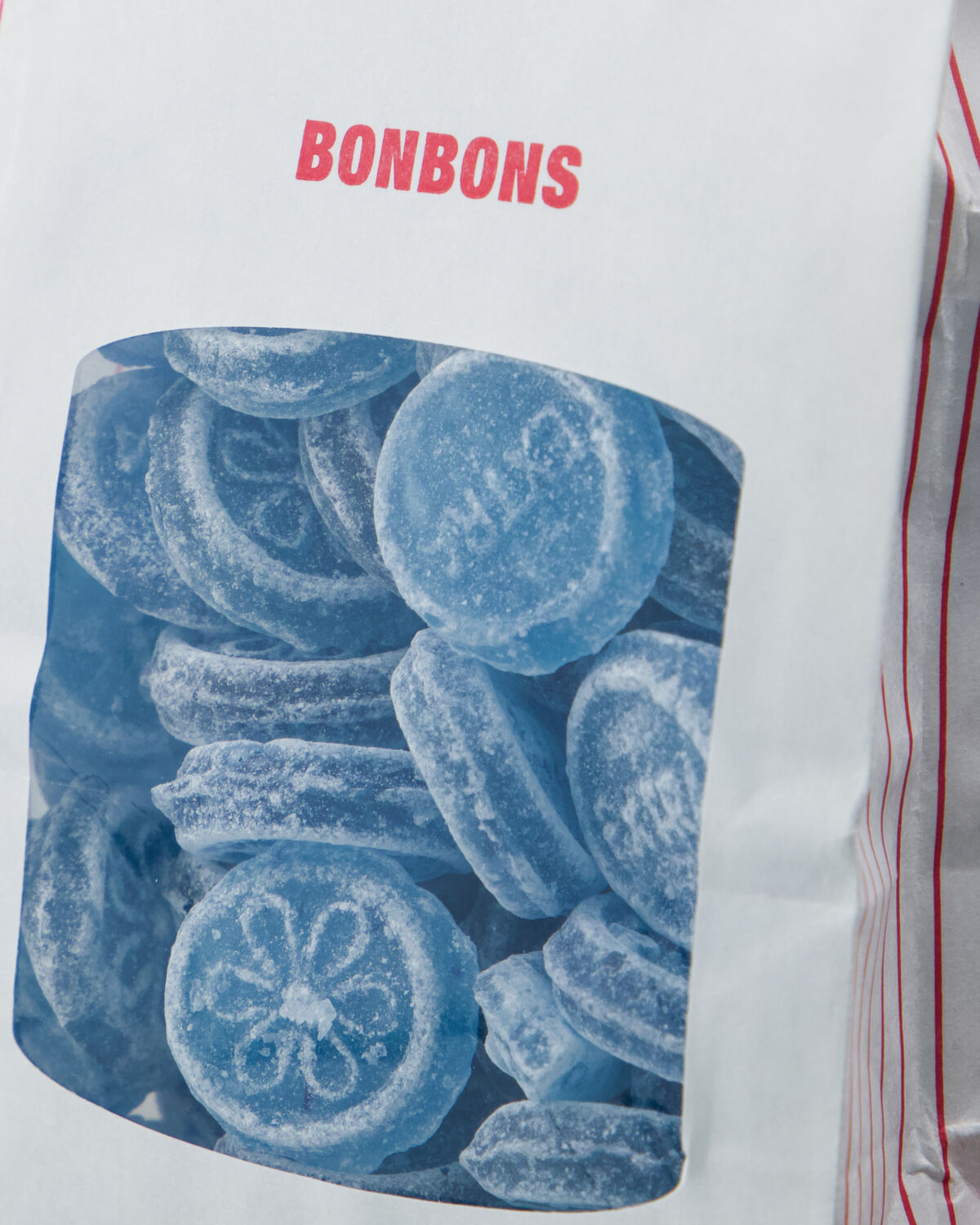 Zarte Mintbonbons von Nicolas Vahé, verpackt in stilvollem Design, perfekt für einen erfrischenden Moment. 150 g.