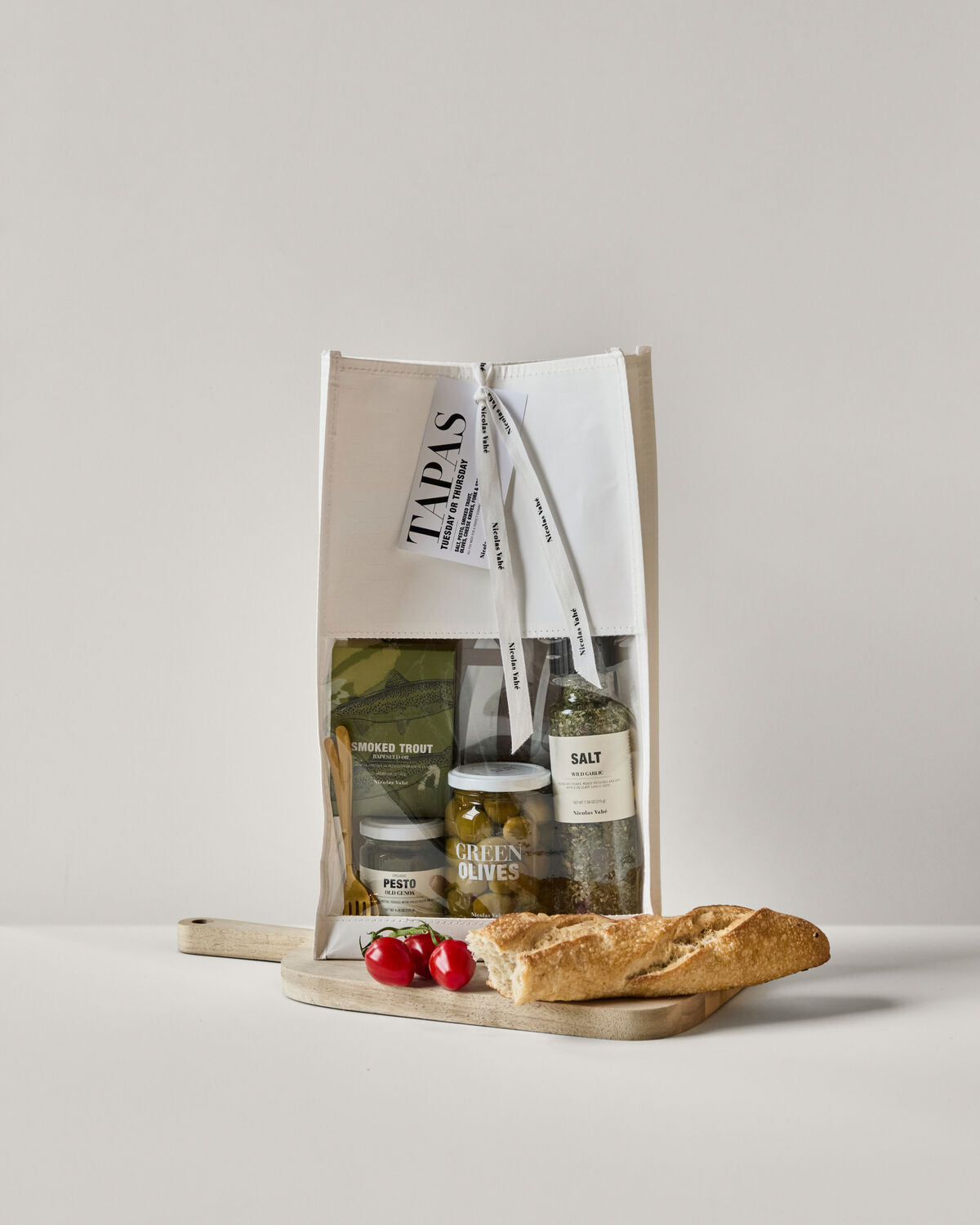 Elegante Geschenkverpackung von Nicolas Vahé für Tapas-Liebhaber, ideal für besondere Anlässe oder als Überraschung. Enthält köstliche Leckereien.