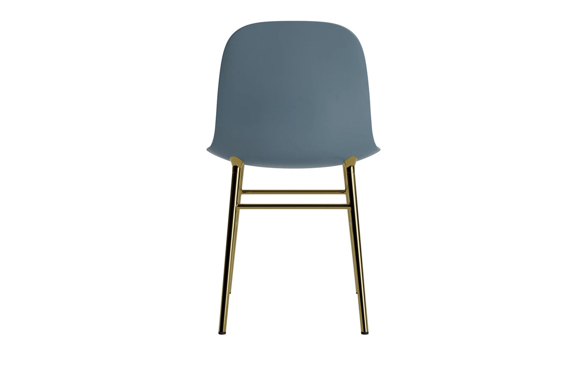 Form Stuhl in Blau präsentiert im Onlineshop von KAQTU Design AG. Stuhl ist von Normann Copenhagen