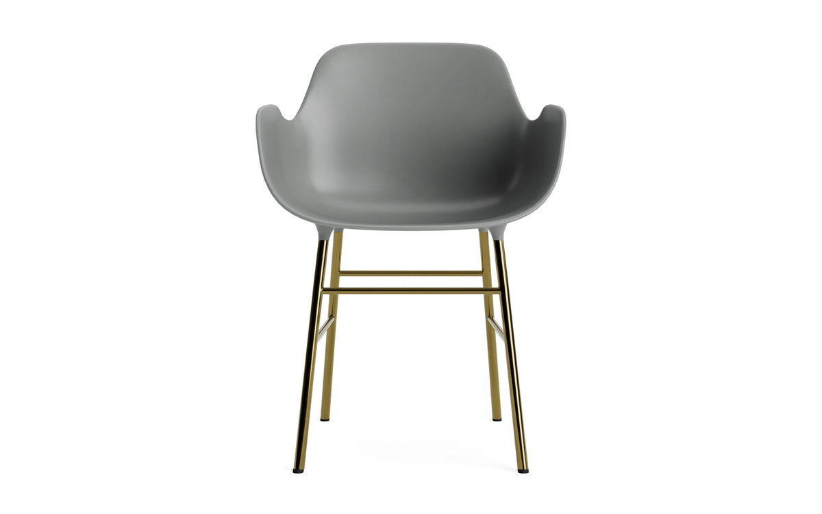 Form Armlehnstuhl in Grau präsentiert im Onlineshop von KAQTU Design AG. Stuhl mit Armlehne ist von Normann Copenhagen