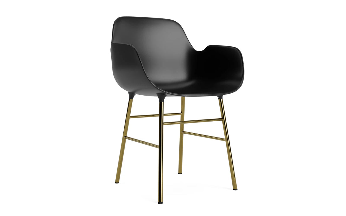 Form Armlehnstuhl in Schwarz präsentiert im Onlineshop von KAQTU Design AG. Stuhl mit Armlehne ist von Normann Copenhagen