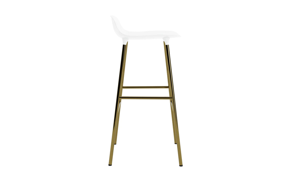 Form Barhocker in Weiss präsentiert im Onlineshop von KAQTU Design AG. Barstuhl ist von Normann Copenhagen