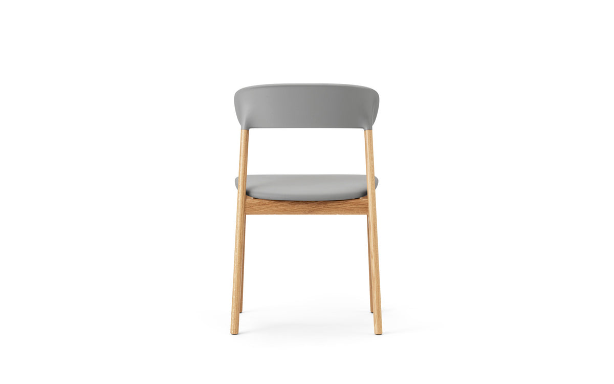 Herit Stuhl in Spectrum Leder grau präsentiert im Onlineshop von KAQTU Design AG. Stuhl ist von Normann Copenhagen