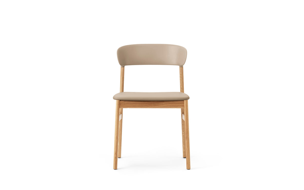 Herit Stuhl in Spectrum Leder sand präsentiert im Onlineshop von KAQTU Design AG. Stuhl ist von Normann Copenhagen