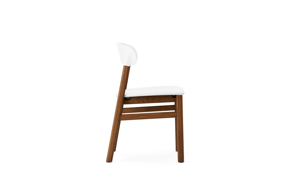 Herit Stuhl in Spectrum Leder weiss präsentiert im Onlineshop von KAQTU Design AG. Stuhl ist von Normann Copenhagen