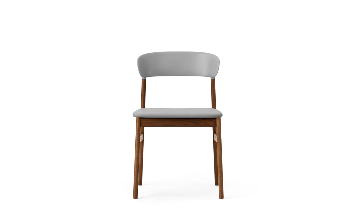 Herit Stuhl in Spectrum Leder grau präsentiert im Onlineshop von KAQTU Design AG. Stuhl ist von Normann Copenhagen