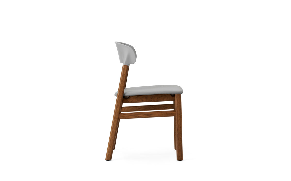 Herit Stuhl in Spectrum Leder grau präsentiert im Onlineshop von KAQTU Design AG. Stuhl ist von Normann Copenhagen