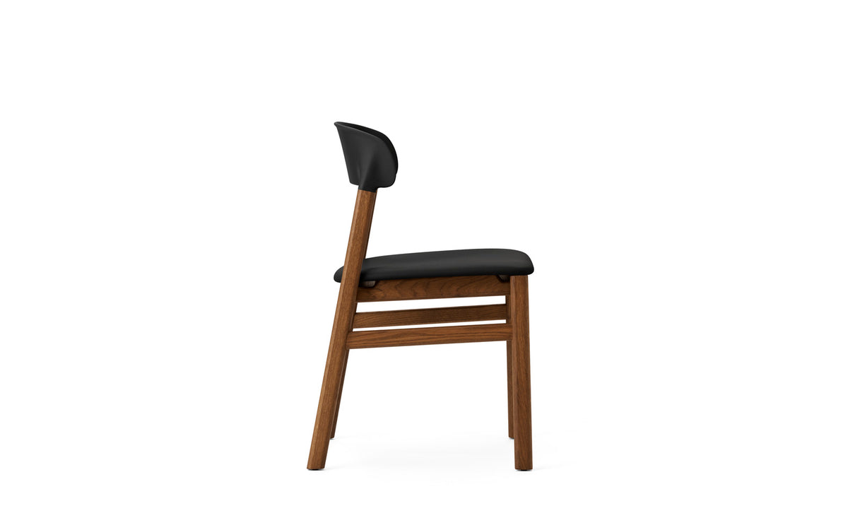 Herit Stuhl in Spectrum Leder schwarz präsentiert im Onlineshop von KAQTU Design AG. Stuhl ist von Normann Copenhagen