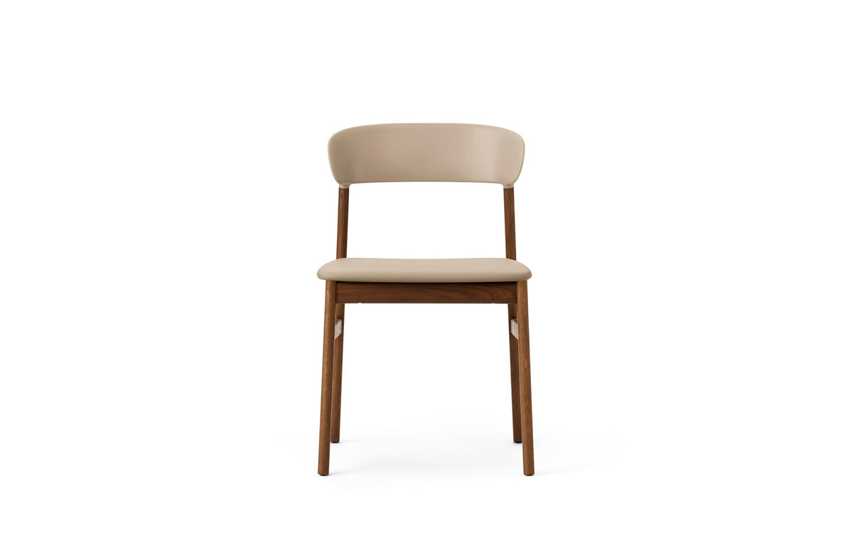 Herit Stuhl in Spectrum Leder sand präsentiert im Onlineshop von KAQTU Design AG. Stuhl ist von Normann Copenhagen