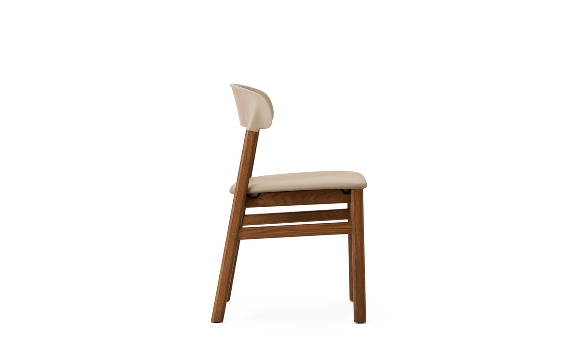 Herit Stuhl in Spectrum Leder sand präsentiert im Onlineshop von KAQTU Design AG. Stuhl ist von Normann Copenhagen
