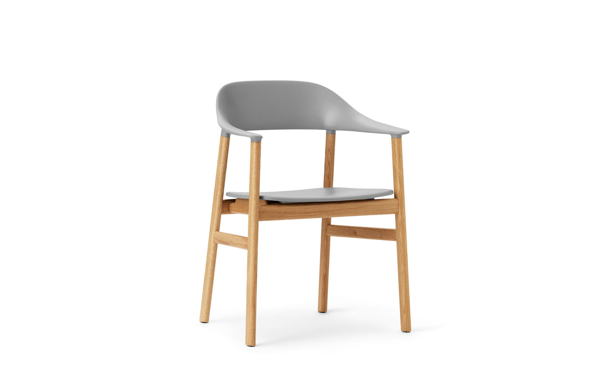 Herit Armlehnstuhl in  präsentiert im Onlineshop von KAQTU Design AG. Stuhl mit Armlehne ist von Normann Copenhagen