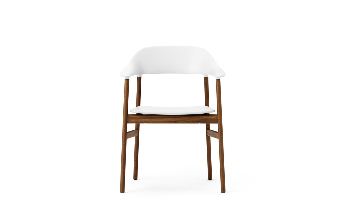 Herit Armlehnstuhl in Weiss präsentiert im Onlineshop von KAQTU Design AG. Stuhl mit Armlehne ist von Normann Copenhagen
