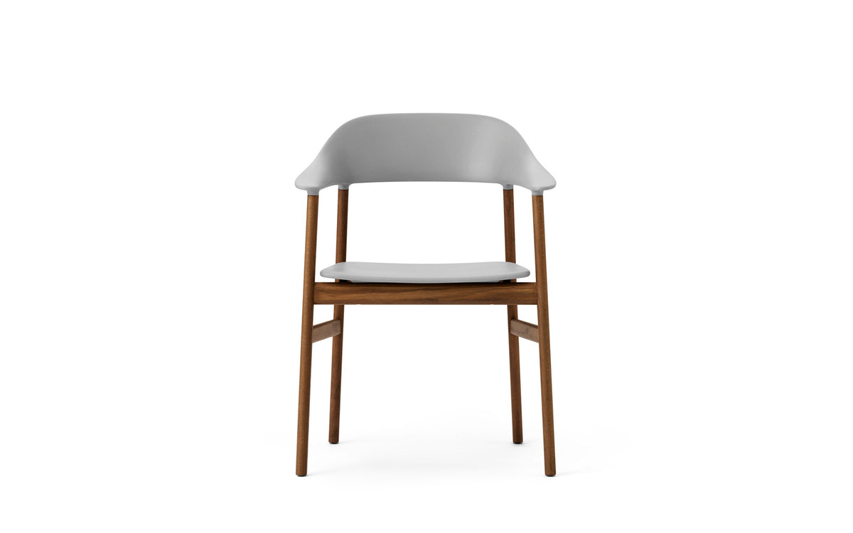 Herit Armlehnstuhl in Grau präsentiert im Onlineshop von KAQTU Design AG. Stuhl mit Armlehne ist von Normann Copenhagen
