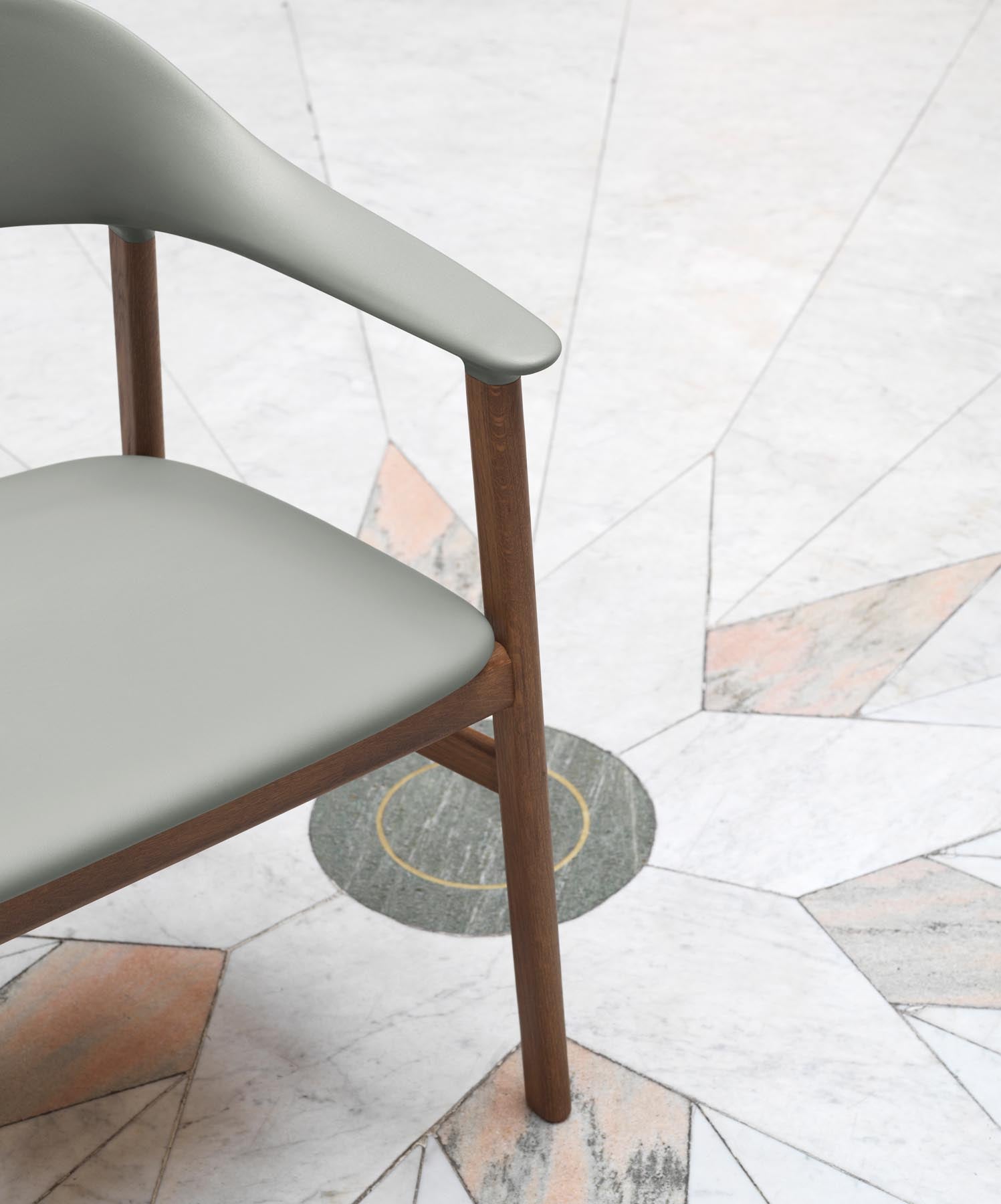 Chaise hérite avec des accoudoirs