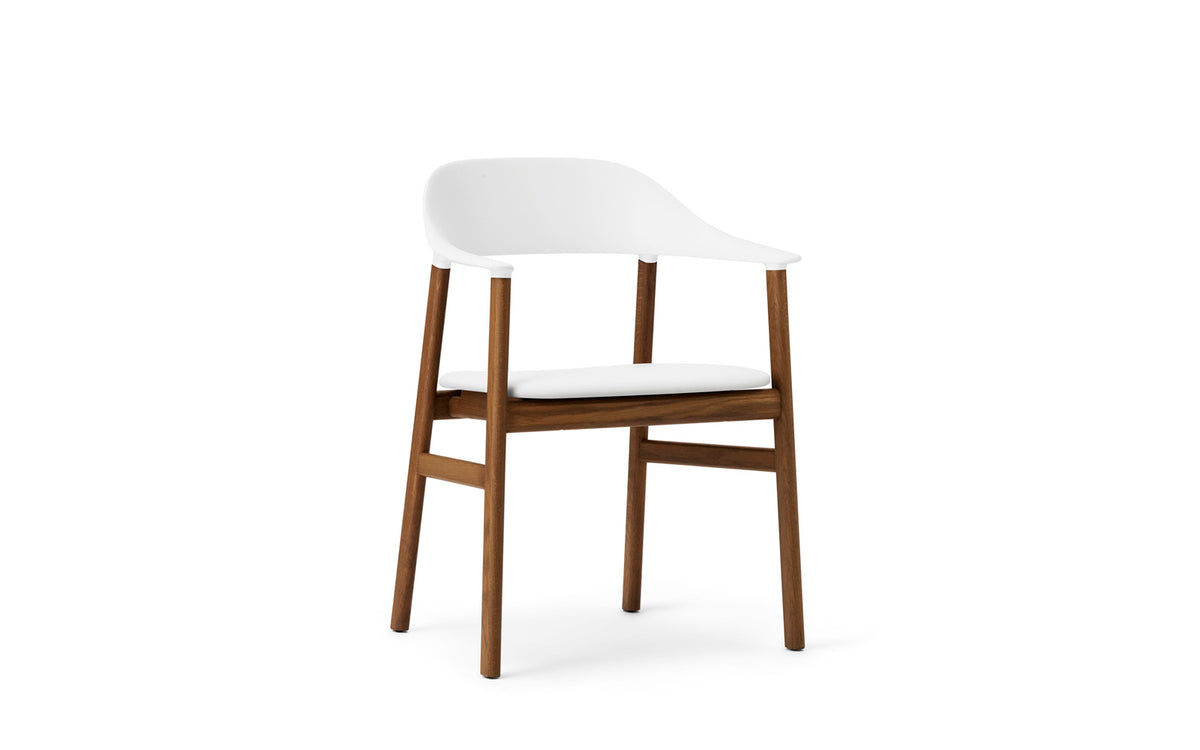 Herit Stuhl mit Armlehnen in Spectrum Leder weiss präsentiert im Onlineshop von KAQTU Design AG. Stuhl mit Armlehne ist von Normann Copenhagen